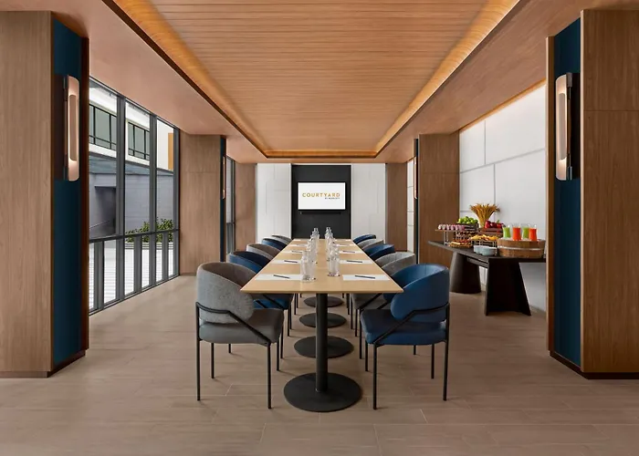 Courtyard By Marriott Sukhumvit 20 Hotel 5*