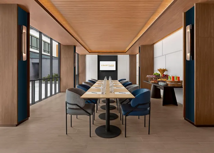 Hotel Courtyard By Marriott Sukhumvit 20 5*